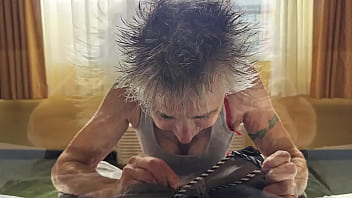 I gave my photographer a bj at the airport hotel he sat on the bed as i kneeled he took these photos and then "animated