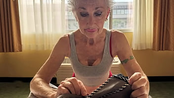 I gave my photographer a bj at the airport hotel he sat on the bed as i kneeled he took these photos and then "animated