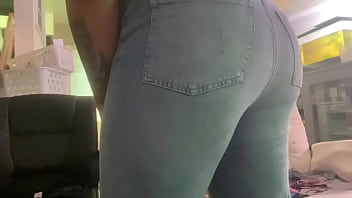 Girl farts for over 20 seconds