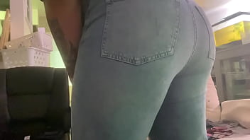 Girl farts for over 20 seconds