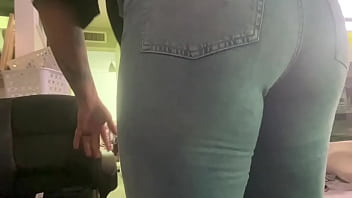 Girl farts for over 20 seconds