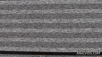 Hot brazilian milf lolla martinelli drinks piss and gets fucked with dp ye122