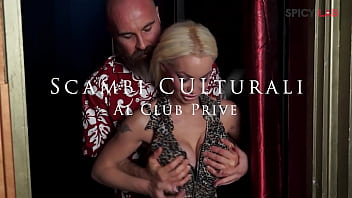 Anal fucking in a swinger club