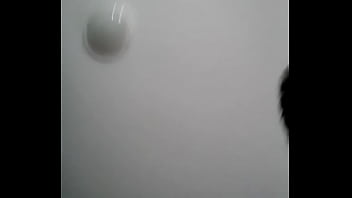 Llenando el culo de leche a mi vecina