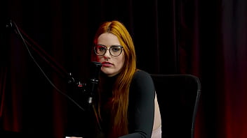 A internet está fodendo o meio liberal estão trazendo a modinha do menage feminino e a surtada que deu bella ruiva watch sheer red