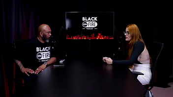 A internet está fodendo o meio liberal estão trazendo a modinha do menage feminino e a surtada que deu bella ruiva watch sheer red