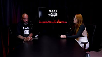 A internet está fodendo o meio liberal estão trazendo a modinha do menage feminino e a surtada que deu bella ruiva watch sheer red