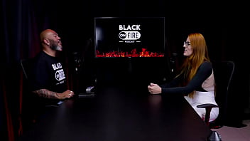 A internet está fodendo o meio liberal estão trazendo a modinha do menage feminino e a surtada que deu bella ruiva watch sheer red