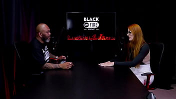 A internet está fodendo o meio liberal estão trazendo a modinha do menage feminino e a surtada que deu bella ruiva watch sheer red