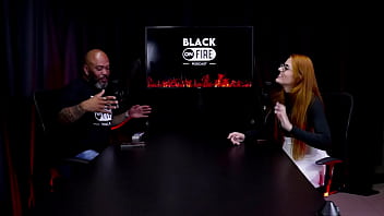 A internet está fodendo o meio liberal estão trazendo a modinha do menage feminino e a surtada que deu bella ruiva watch sheer red