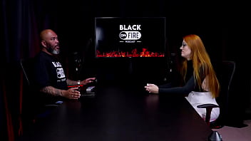 A internet está fodendo o meio liberal estão trazendo a modinha do menage feminino e a surtada que deu bella ruiva watch sheer red