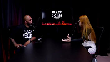 A internet está fodendo o meio liberal estão trazendo a modinha do menage feminino e a surtada que deu bella ruiva watch sheer red