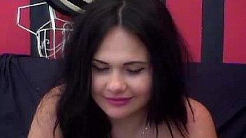 Cam girl puts a can in her pussy and fucks it new