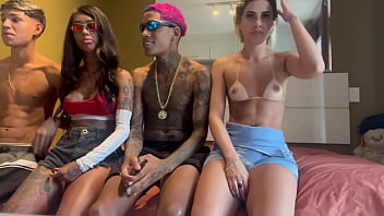 Coloquei a mina do parceiro pra me mamar ele não resistiu e entrou na brincadeira putaria das braba ele é bissexual completo não fechado no