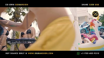 Brunettes peel ass on the net