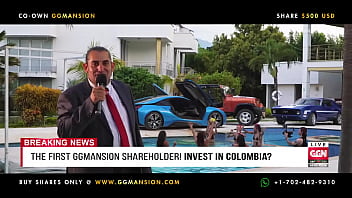 Brunettes peel ass on the net