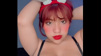 Putita sexy de gran culo modela lencería