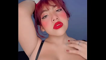 Putita sexy de gran culo modela lencería