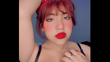 Putita sexy de gran culo modela lencería