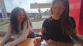 Passeio nas montanhas em termas da colina acaba em putaria no carro