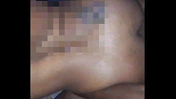 Puta humilha o corno com negão na festa de swing