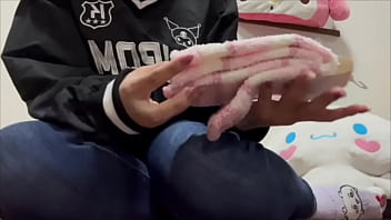 【陸上部女子のオナニー】グランドにおちんちんがもっこりしている臭そうなちんちんを見てムラムラしてしまいオナニーする女子◯生。