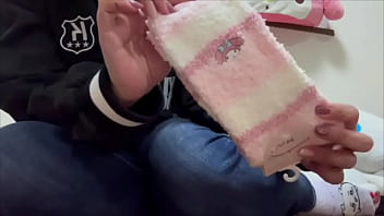 【陸上部女子のオナニー】グランドにおちんちんがもっこりしている臭そうなちんちんを見てムラムラしてしまいオナニーする女子◯生。