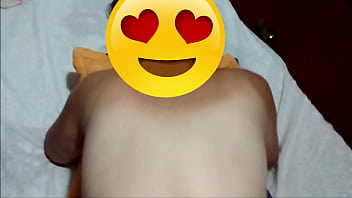 Metendo no cuzinho da esposinha