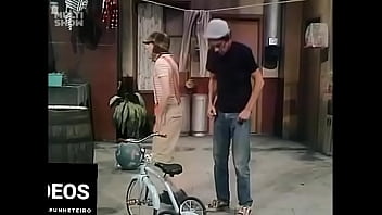 Chaves comendo a bunda da chiquinha Chaves comendo a bunda da chiquinha