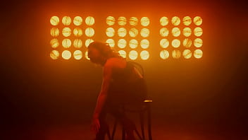 Dançando para você no pole dance