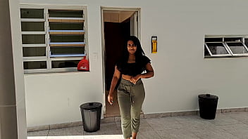 Metendo a vara na negra rabuda