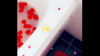 La vidéo sera disponible uniquement pour les fans rdv demain bonne nuit