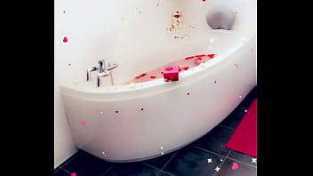 La vidéo sera disponible uniquement pour les fans rdv demain bonne nuit