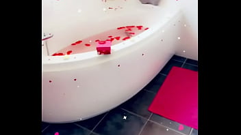 La vidéo sera disponible uniquement pour les fans rdv demain bonne nuit