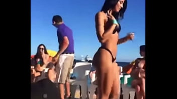 Hot latina twerks