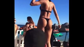Hot latina twerks