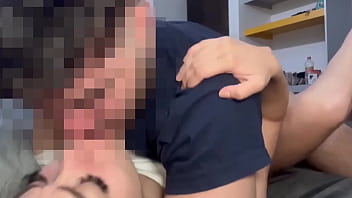 Flaca caliente de tinder se deja romper el culo en la primera cita