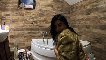 Milfycalla pee play in bathtub while wearing a fur coat and pantyhose preview