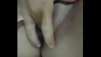 Minha buceta e molhada e quentinha mete em mim