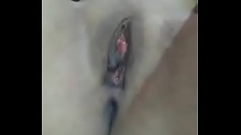 Minha buceta e molhada e quentinha mete em mim