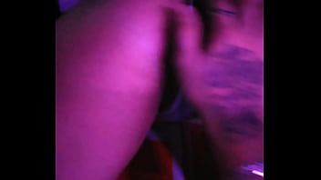 Mi novia se deja follar en casa de sus padres