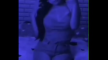 Esa morenita se mueve rico