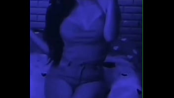 Esa morenita se mueve rico