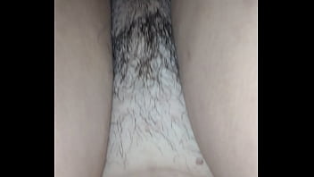 Hotwife peludinha quer que o marido soque gostoso na buceta ensopada