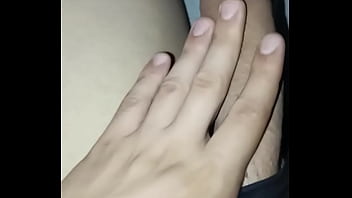 Homem de piroca grossa na casa da mãe de uma amiga com ela no banho