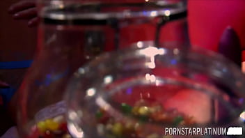 Blonde slut paige ashley is polishing da meaty pearl of caprice jane