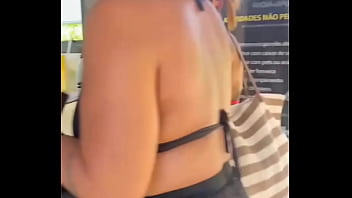 Tres gostosas entrando no matinho pra aprontar