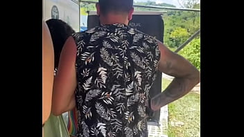 Tres gostosas entrando no matinho pra aprontar