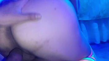 En este bar le das dinero extra a la camarera y te folla en su habitación especial le encanta la verga de extraños 3