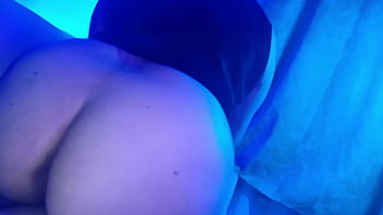 En este bar le das dinero extra a la camarera y te folla en su habitación especial le encanta la verga de extraños 3